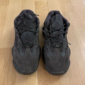 Adidas Yeezy 500 in granite